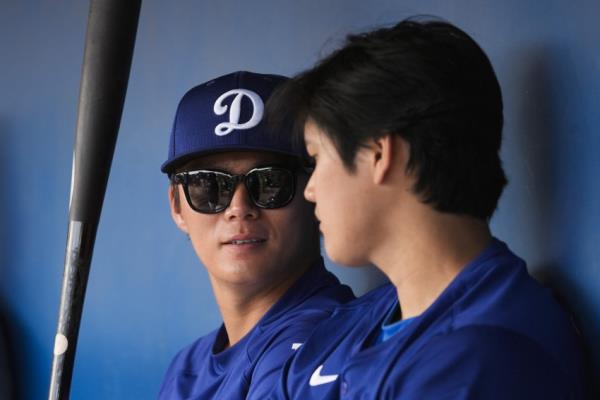 山本在道奇队的MLB首演中投出了令人印象深刻的2局无失分