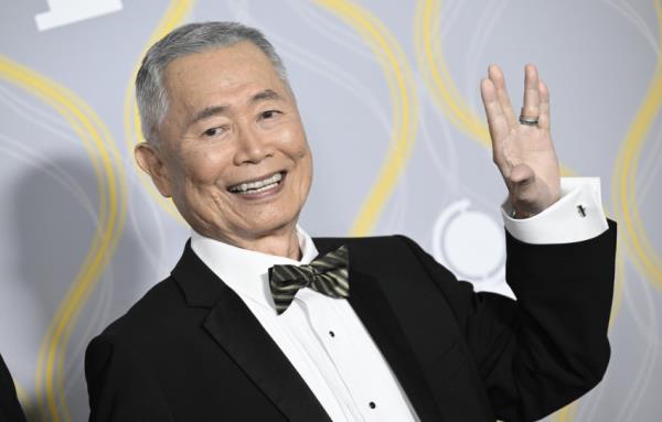 《星际迷航》(Star Trek)演员武井乔治(George Takei)决定继续讲述他的日裔美国人故事