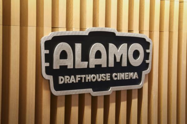 索尼电影公司收购了餐厅连锁电影院Alamo Drafthouse Cinema