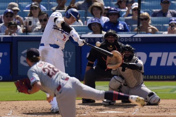 大谷击出职业生涯最高的第46支本垒打，帮助道奇队以4比0击败了守护者队